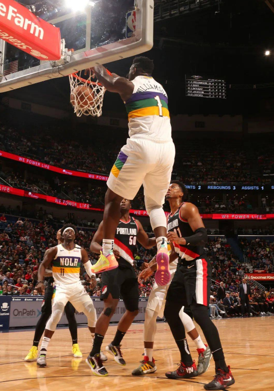  锡安暴力扣篮群鹈鹕战胜马刺走出低迷